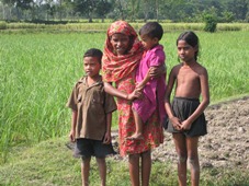 Children in Bangladesh. Photo credit: IRRI feeding the future rice is the main staple in asia 2-web